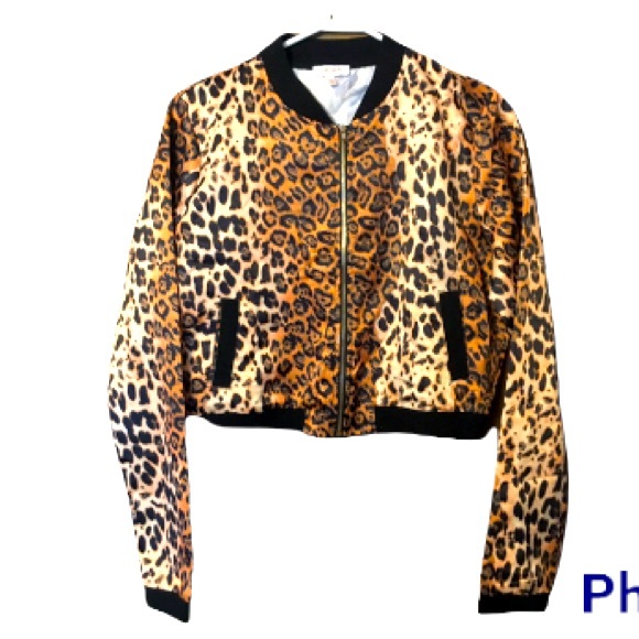 A Peach Jackets & Blazers - NWOT Leopard print cropped zip jacket